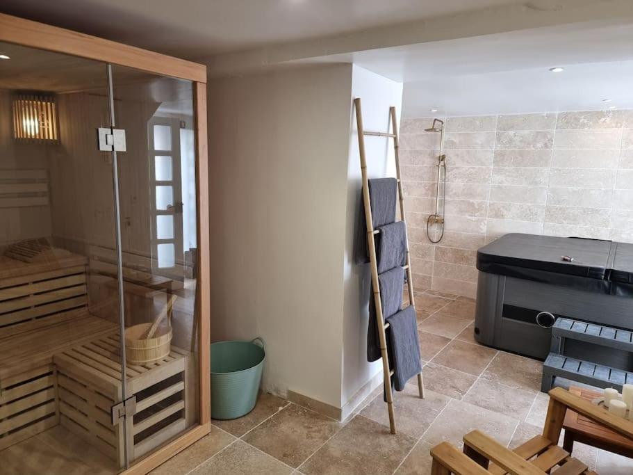Nalan Orrygeois, Spa, Sauna, Proche Asterix Exterior photo